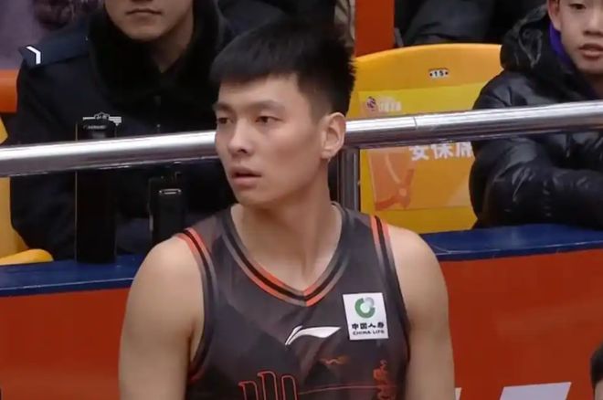 乔治38分创纪录带不动塔图姆,坎宁安22+4+8,活塞22分逆转绿军