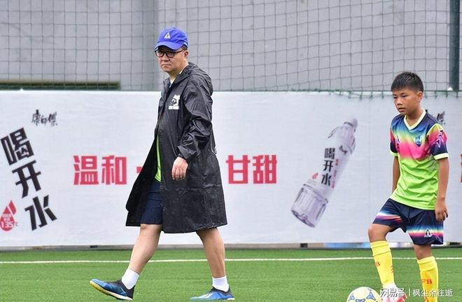 曼联左后卫引援连遭重击：纽卡拒绝放人 巴萨新星公开表态留队