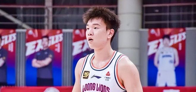 12分9板4助!杨瀚森夏联首秀被好兄弟隔扣,开拓者囤积5大中锋