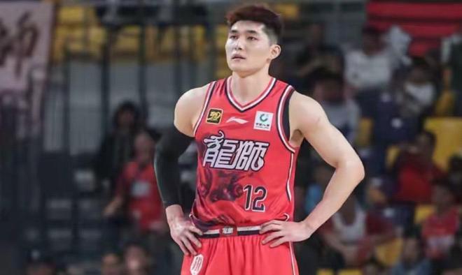 周琦：面对上海最大的难点是限制古德温，他把球队串联得很好